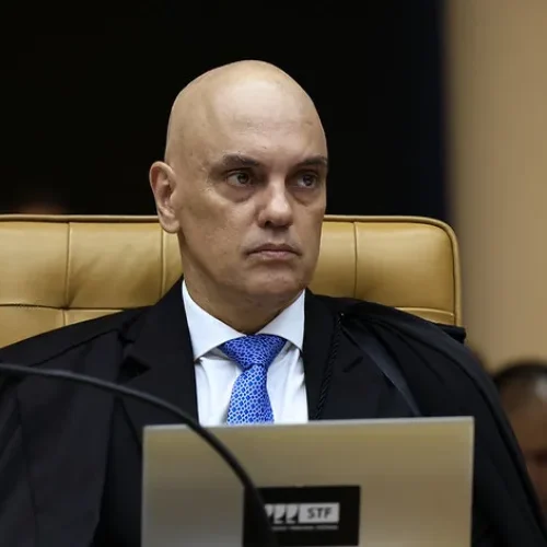 Alexandre de Moraes decide banir o Twitter do Brasil